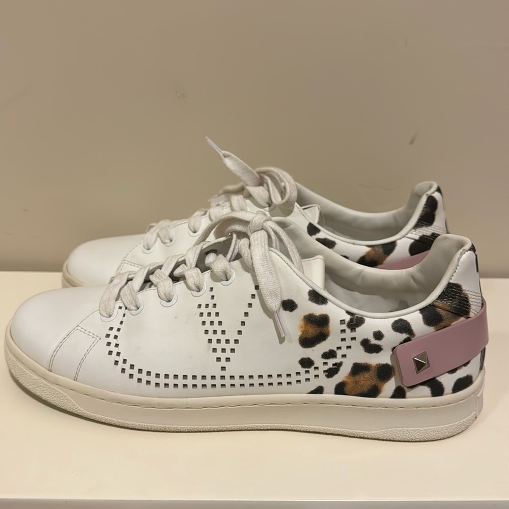 Valentino✨Garavani Rockstud Sneakers size 38